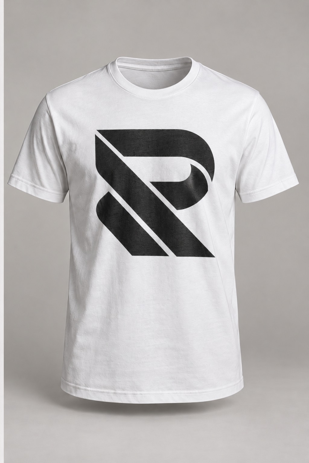 Camiseta branca com o símbolo da Reis Têxtil em estampa frontal grande
