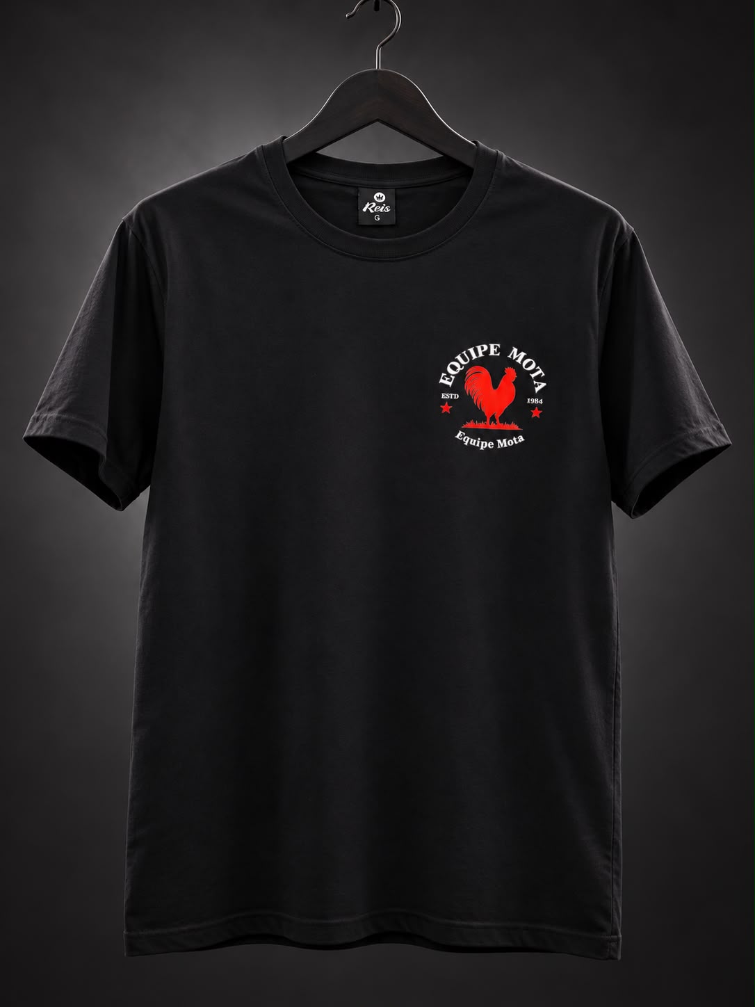 Camiseta preta personalizada e finalizada pela Reis Têxtil